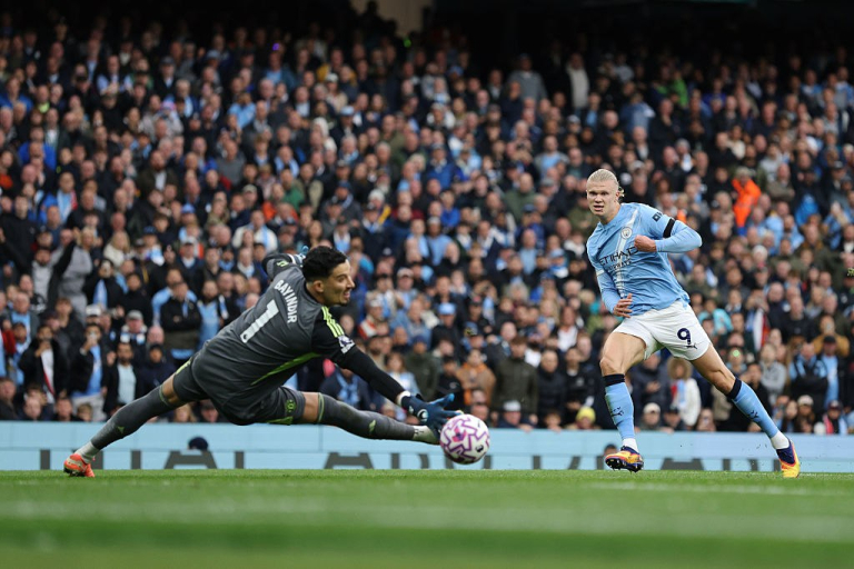 Ман Сити с дублем Голанда в дерби одолел МЮ